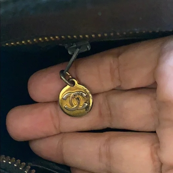 AUTHENTIC Chanel Caviar Quilted Medallion Tote 👜 - Picture 2 of 5